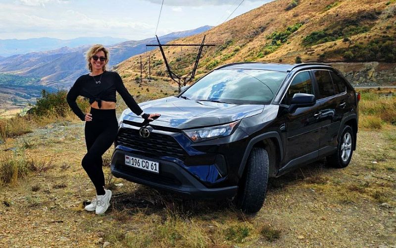 happy client car rental Yerevan review Caravan trusted service